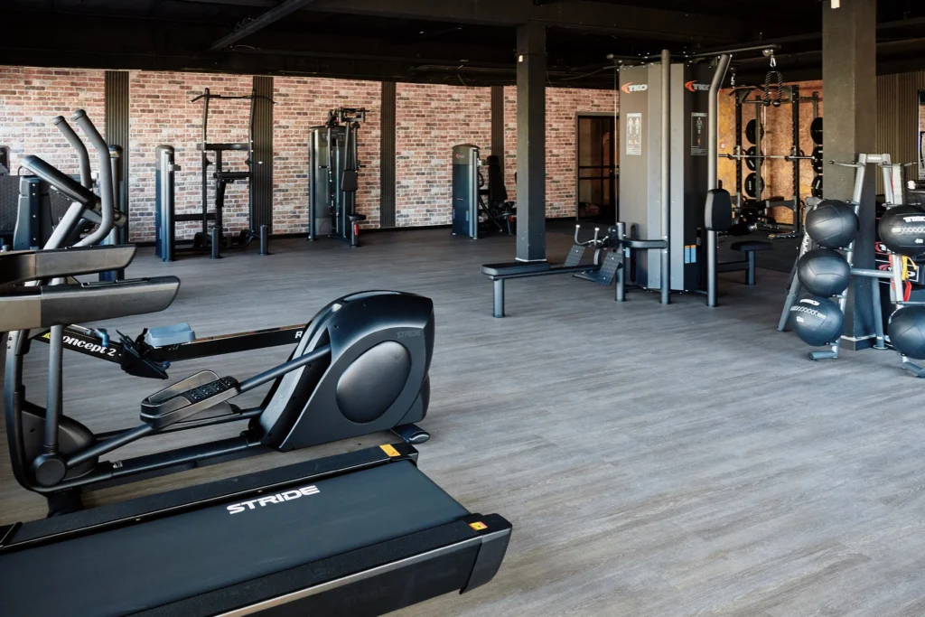 Apparatuur in de nieuwe Vrije Fitness ruimte van Building You in Etten-Leur